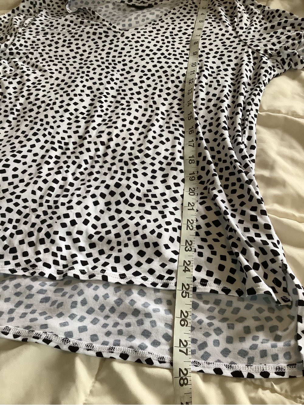 Alfani White Short Sleeve V-Neck Top with Black Dot Print - Picture 4 of 5